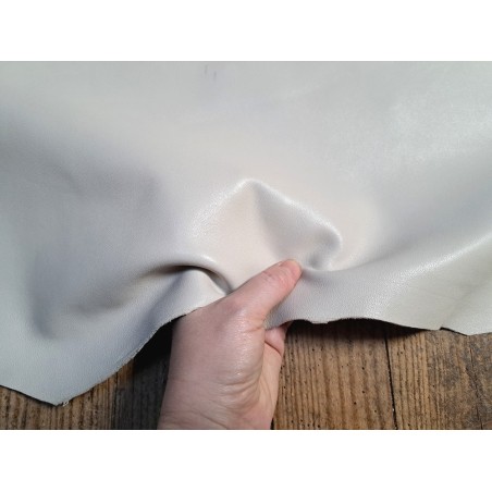 Peau de cuir de mouton - blanc cassé - maroquinerie - Cuir en stock
