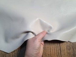 Peau de cuir de mouton - blanc cassé - maroquinerie - Cuir en stock