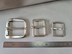 LOT de 3 boucles de ceinture - C - Nickelé - 30mm / 35mm