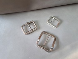 LOT de 3 boucles de ceinture - C - Nickelé - 30mm / 35mm