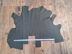 Demi-peau de cuir de taurillon pleine fleur vert kaki - Cuir en Stock