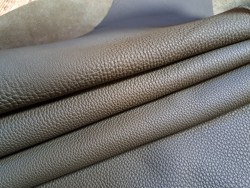 Demi-peau de cuir de taurillon pleine fleur vert kaki - Cuir en Stock