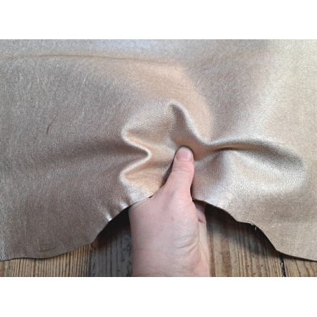 Peau de cuir de chèvre métallisé - sable - Cuir en Stock