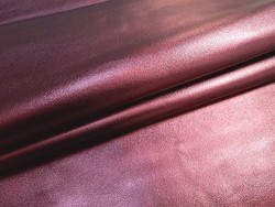 Peau de cuir de chèvre métallisé - bordeaux - Cuir en stock