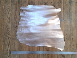 Peau de cuir de chèvre métallisé - rose pastel - Cuirenstock