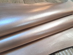 Peau de cuir de chèvre métallisé - rose pastel - Cuir en stock