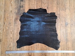 Petite chèvre motif écaille de poisson - noir - cuir en stock