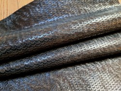 Petite chèvre motif écaille de poisson - noir - cuirenstock