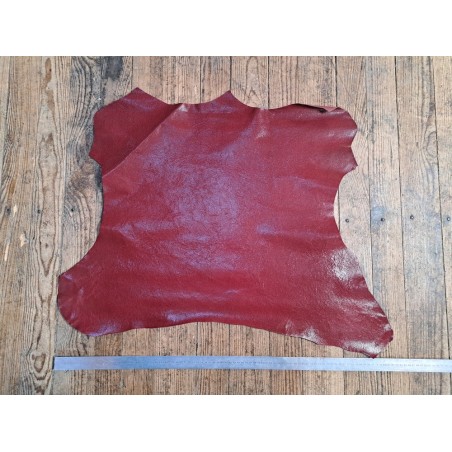 Petite chèvre - grains galuchat - rouge - cuir en stock