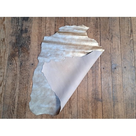 Peau de cuir de chèvre nacrée - or clair - Cuir en stock
