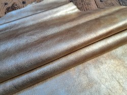 Peau de cuir de chèvre nacrée - or clair - Cuir en stock