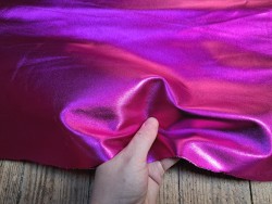 Peau de cuir de chèvre métallisé - fuchsia - Cuir en Stock