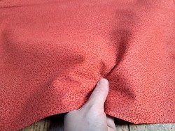 Peau de cuir de chèvre - pépites - rouge mat - Cuir en Stock