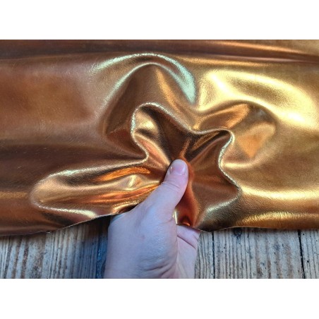 Mouton vernis - bronze orangé nuancé - cuir en stock