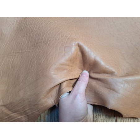 Peau de cuir de mouton crispé -beige- maroquinerie ou vêtement - Cuir en stock