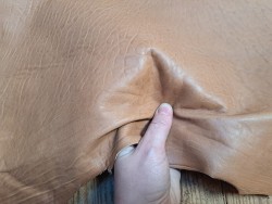 Peau de cuir de mouton crispé -beige- maroquinerie ou vêtement - Cuir en stock