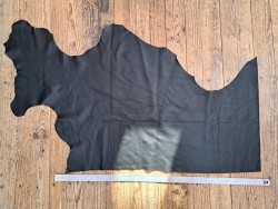 Demi-peau de cuir de vache grainé - Noir mat - B - Cuir en Stock
