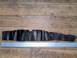 Morceau de cuir de crocodile - Noir mat - Cuir en Stock