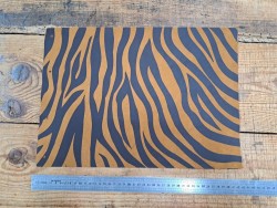 Morceau de cuir de veau nubuck zébre - Caramel - Cuir en Stock