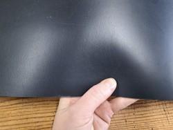 Morceau de collet tannage végétal lisse - Bleu nuit - Cuir en Stock