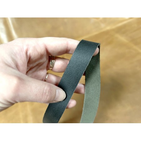 Bande de cuir souple double croupon velours vert army - Cuir en Stock
