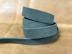 Bande de cuir souple double croupon velours vert army - Cuir en Stock