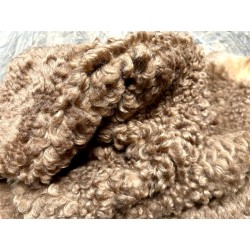 Peau de mouton lainée frisée brun noisette – Dos velours – Qualité italienne – Série limitée - Cuir en Stock