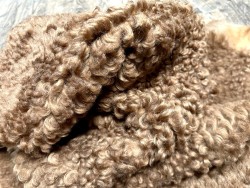 Peau de mouton lainée frisée brun noisette – Dos velours – Qualité italienne – Série limitée - Cuir en Stock