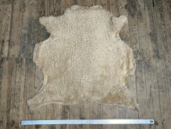 Peau de mouton lainée frisée beige – Dos velours – Qualité italienne – Série limitée - Cuir en Stock