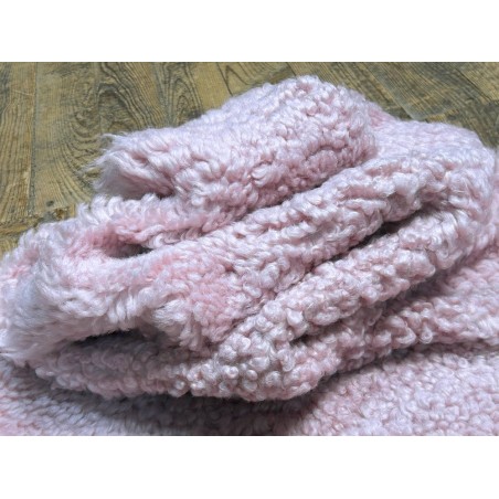 Peau de mouton lainée frisée rose pâle – Dos velours – Qualité italienne – Série limitée - Cuir en Stock