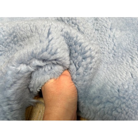 Peau de mouton lainée frisée bleu ciel – Dos velours – Qualité italienne – Série limitée - Cuir en Stock