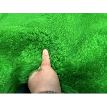 Peau de mouton lainée frisée vert – Dos velours – Qualité italienne – Série limitée - Cuir en Stock