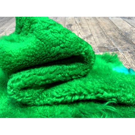 Peau de mouton lainée frisée vert – Dos velours – Qualité italienne – Série limitée - Cuir en Stock