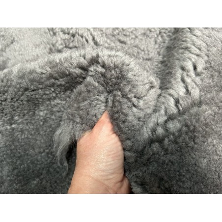 Peau de mouton lainée frisée gris – Dos velours – Qualité italienne – Série limitée - Cuir en Stock