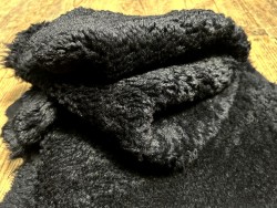 Peau de mouton lainée frisée noir bleuté – Dos velours – Qualité italienne – Série limitée - Cuir en Stock