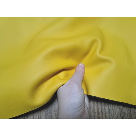 Peau de cuir de veau swift lisse - jaune - maroquinerie - cuir en stock
