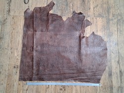 Bande de cuir de veau - effet croco - marron vieilli - maroquinerie - Cuir en stock