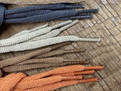 Lot de 4 paires de lacets plat coton tricoté - différent coloris - bonnes affaires - cuir en stock