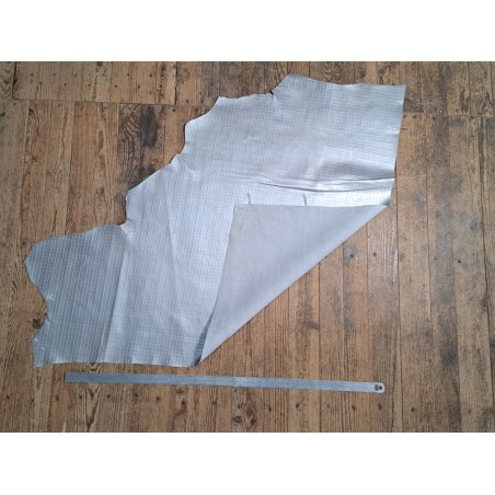 Bande de cuir de veau - quadrillage - nacré - argent - maroquinerie - cuir en stock