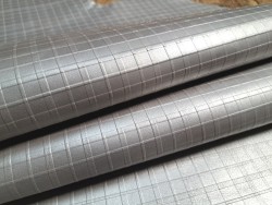 Bande de cuir de veau - quadrillage - nacré - argent - maroquinerie - cuir en stock