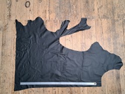 Demi-peau de cuir de vache grainé - Noir mat - B - Cuir en Stock