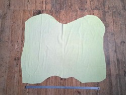 Peau de veau velours - VERT PASTEL - Cuir en Stock