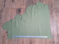 Demi-peau de cuir de vache grainée - Vert sauge - B - Cuir en Stock
