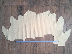 Demi-peau de cuir de veau lisse - Vanille - B - Cuir en Stock