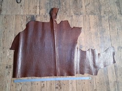 Demi-peau de cuir de vachette grain croco brun acajou - A