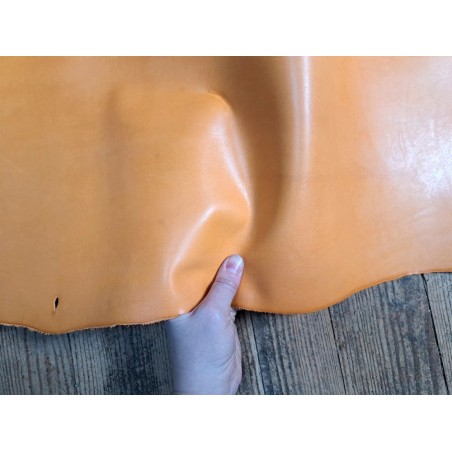 Cuir de flanc de vache - abricot - tannage végétal - cuir en stock