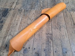 Cuir de flanc de vache - abricot - tannage végétal - Cuir en Stock