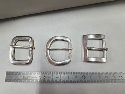 LOT de 3 boucles de ceinture - C - Nickelé - 20mm / 25mm