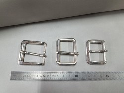 LOT de 3 boucles de ceinture - D - Nickelé - 30mm / 35mm