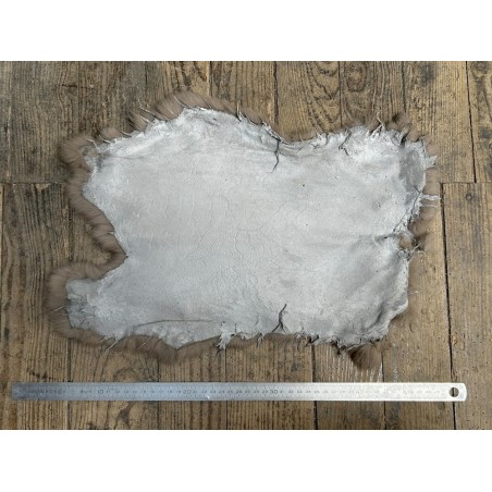 Peau de lapin en fourrure - poil havane - Cuir en Stock